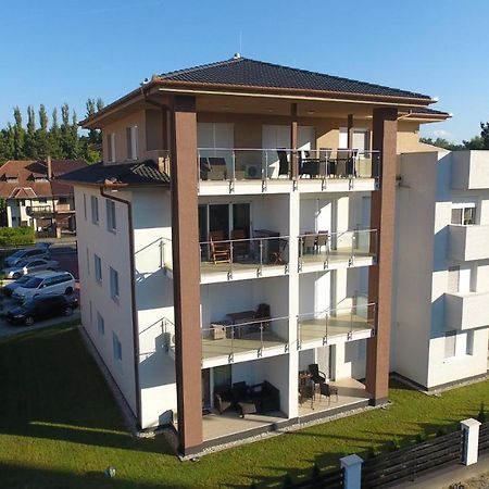 Laguna Beach Apartmanok Siófok Buitenkant foto