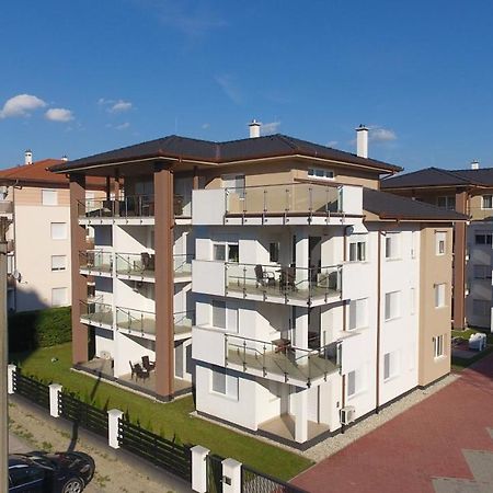 Laguna Beach Apartmanok Siófok Buitenkant foto