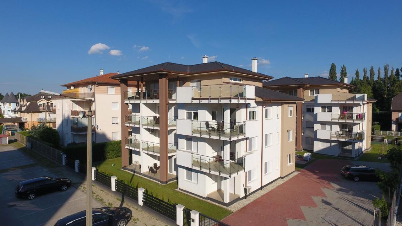Laguna Beach Apartmanok Siófok Buitenkant foto